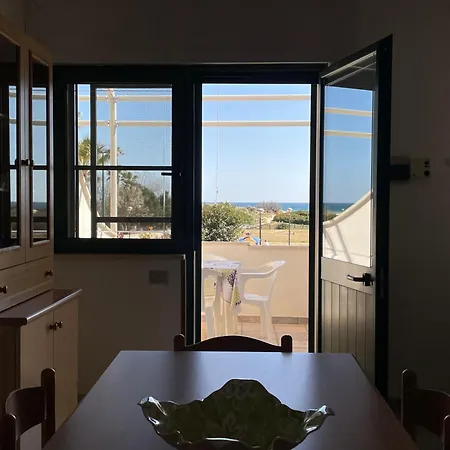 Casa Ermes - Piano Terra Indipendente Fronte Spiaggia, Ampio Spazio Esterno Attrezzato *