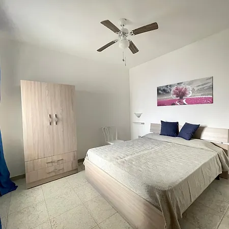 Casa Ermes - Piano Terra Indipendente Fronte Spiaggia, Ampio Spazio Esterno Attrezzato