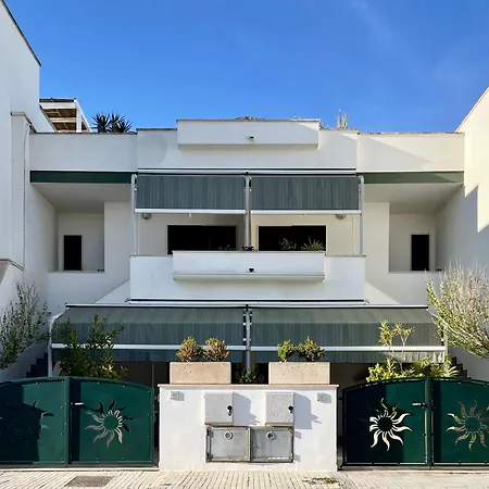 Casa Ermes - Piano Terra Indipendente Fronte Spiaggia, Ampio Spazio Esterno Attrezzato Apartman