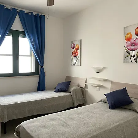 Casa Ermes - Piano Terra Indipendente Fronte Spiaggia, Ampio Spazio Esterno Attrezzato *