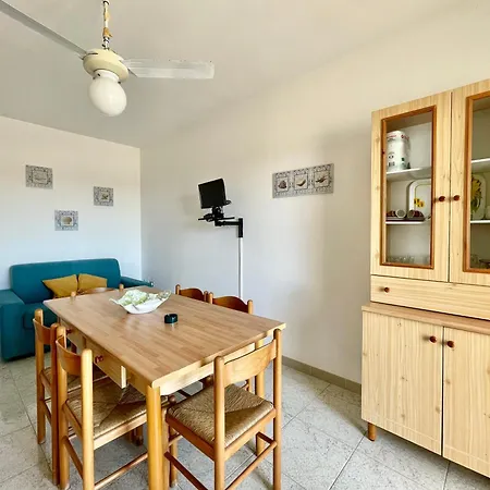 Casa Ermes - Piano Terra Indipendente Fronte Spiaggia, Ampio Spazio Esterno Attrezzato