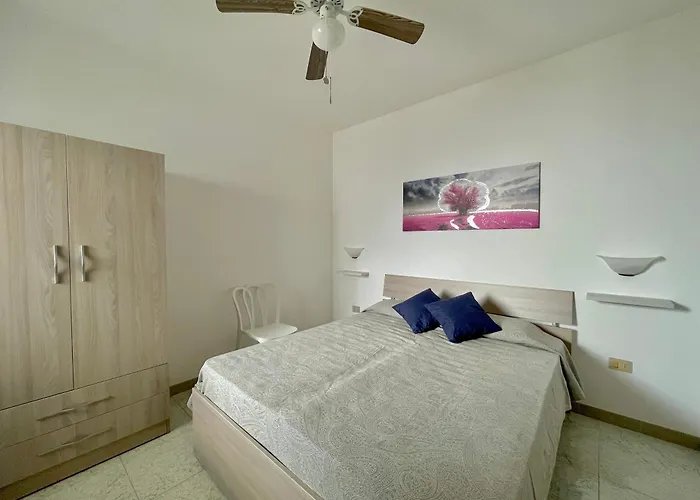 Casa Ermes - Piano Terra Indipendente Fronte Spiaggia, Ampio Spazio Esterno Attrezzato アパート