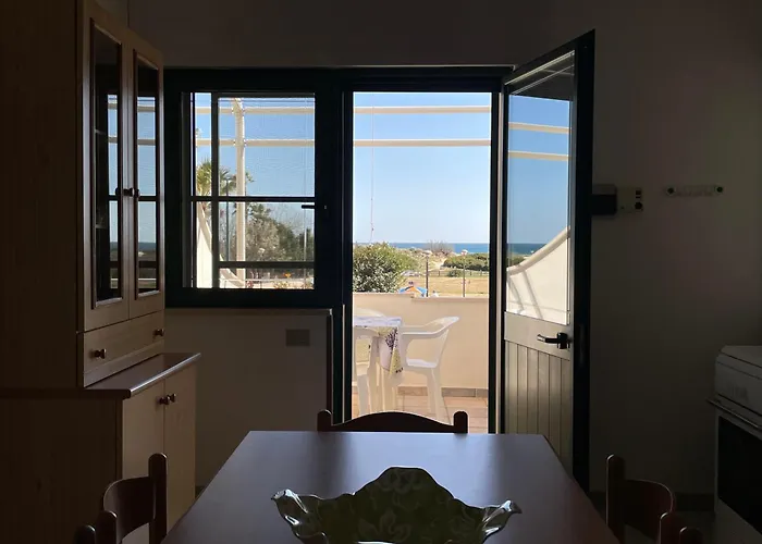 Casa Ermes - Piano Terra Indipendente Fronte Spiaggia, Ampio Spazio Esterno Attrezzato *