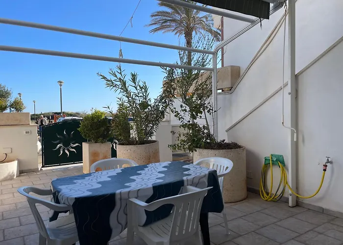 Casa Ermes - Piano Terra Indipendente Fronte Spiaggia, Ampio Spazio Esterno Attrezzato *