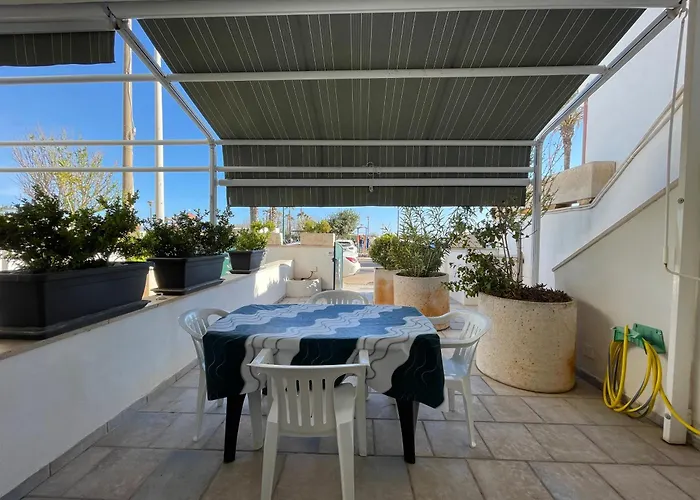 Casa Ermes - Piano Terra Indipendente Fronte Spiaggia, Ampio Spazio Esterno Attrezzato アパート