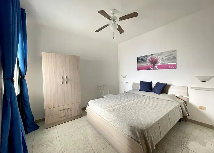 Casa Ermes - Piano Terra Indipendente Fronte Spiaggia, Ampio Spazio Esterno Attrezzato