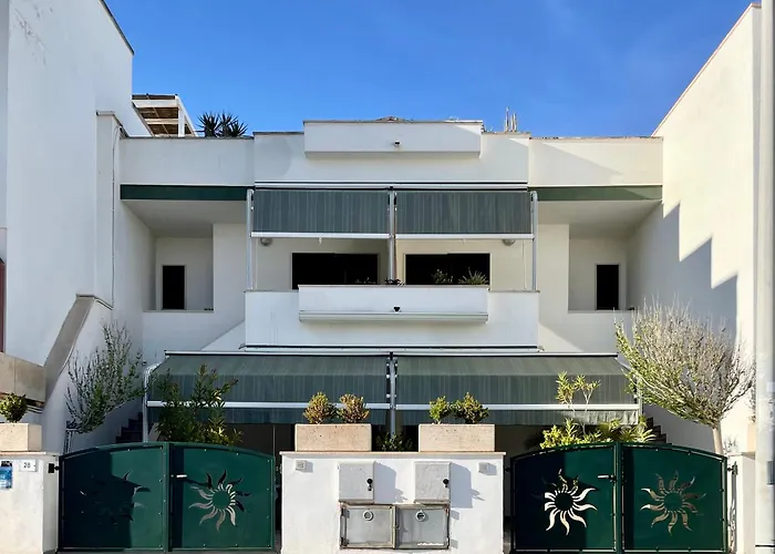 Casa Ermes - Piano Terra Indipendente Fronte Spiaggia, Ampio Spazio Esterno Attrezzato شقة